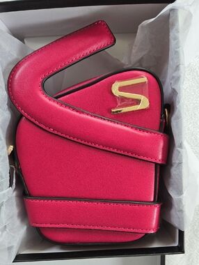 Cise Rasberry Cross Body Bag
